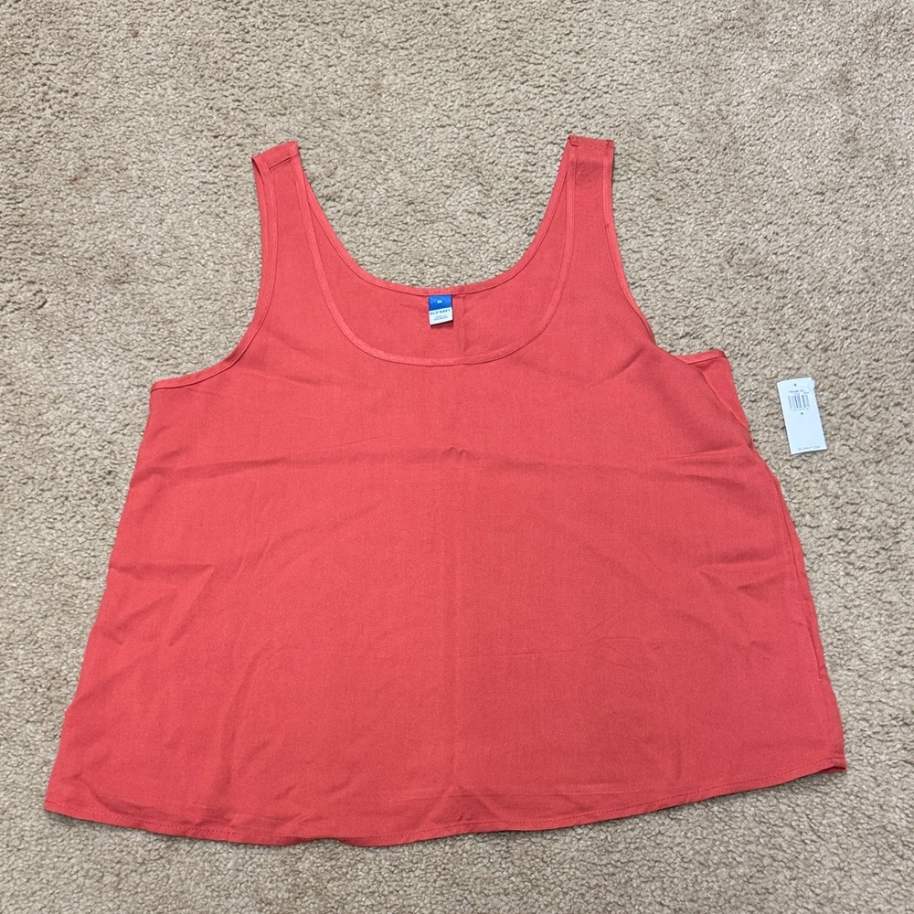 Old Navy women tank. Medium. NWT!